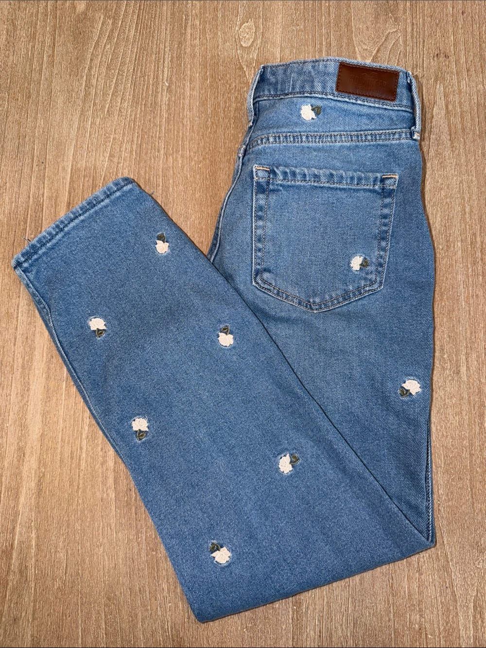 Hollister Ultra High-Rise Floral Mom Jean